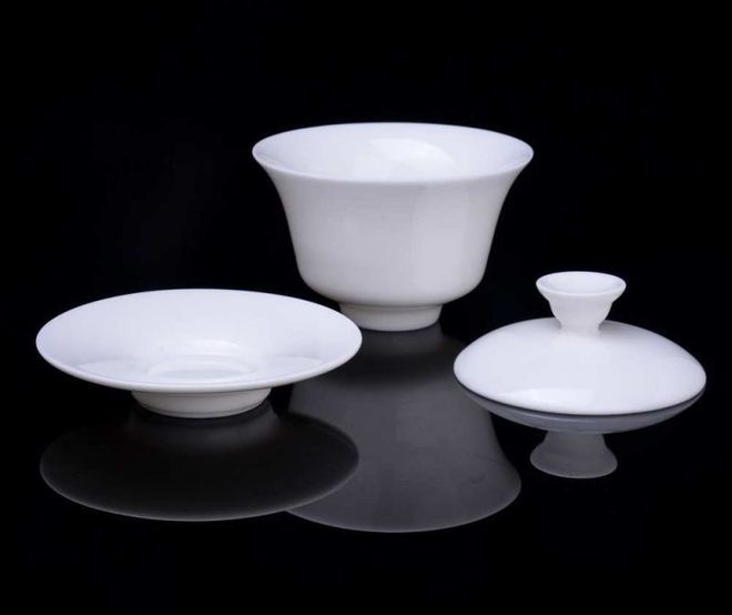 盖碗泡茶手法图片，传统茶艺的韵味展现