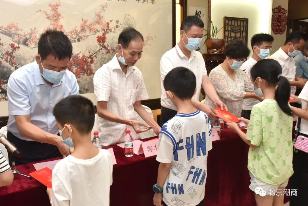 企业助学金，助力学子成长，共建和谐社会