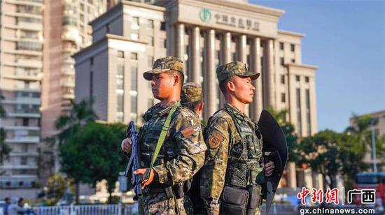 武警执勤，守护安宁的坚定力量