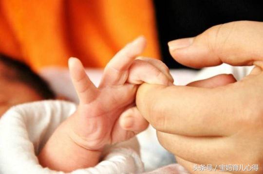 三胞胎孕妇，生命的奇迹与母爱的光辉