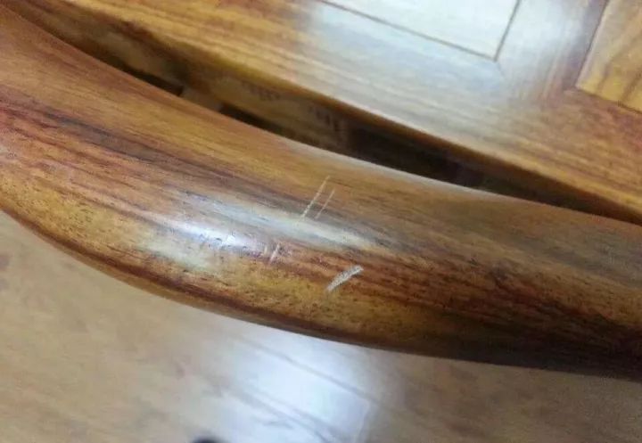 木材局部做旧刷漆，传统工艺与现代审美的完美结合