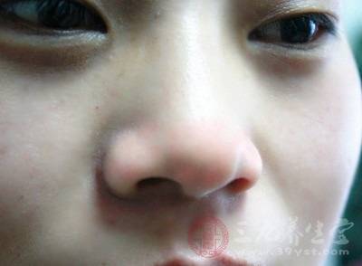 鼻子发干的原因及其影响，深度解析与应对策略