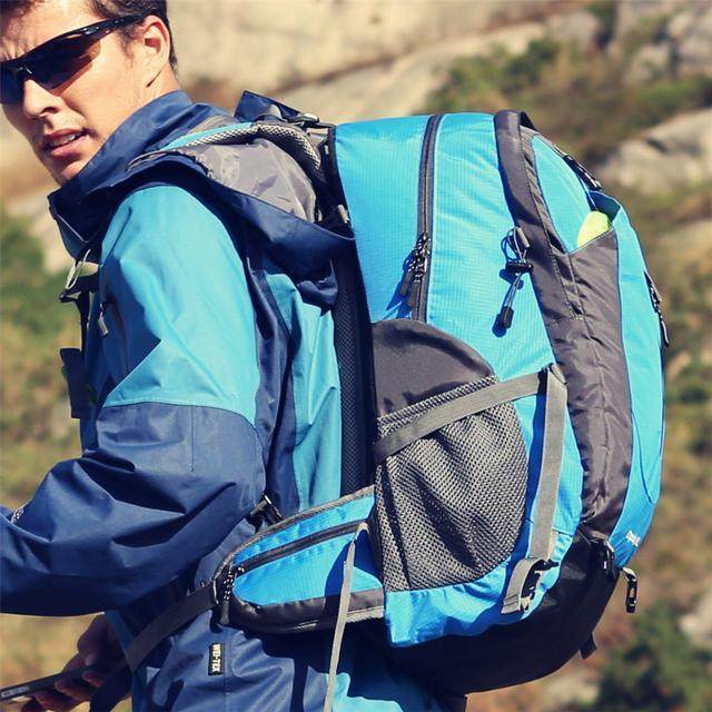 户外探险者的得力助手，户外用品大登山包