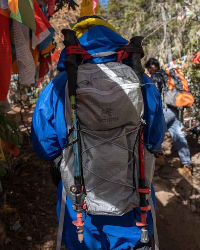 国货精品登山包，承载户外探险精神的理想装备