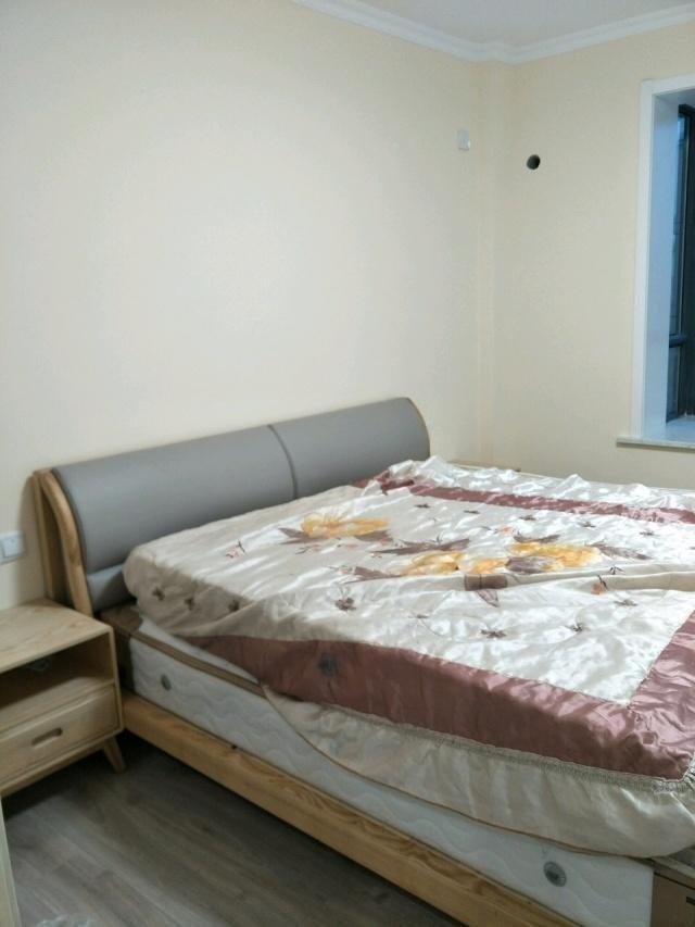 黑灰木地板装修效果图，现代家居的时尚之选