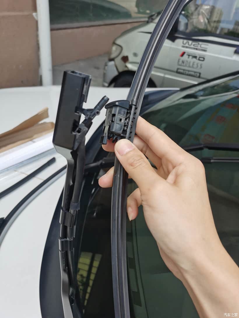 S60换雨刮片——简单而重要的汽车维护步骤