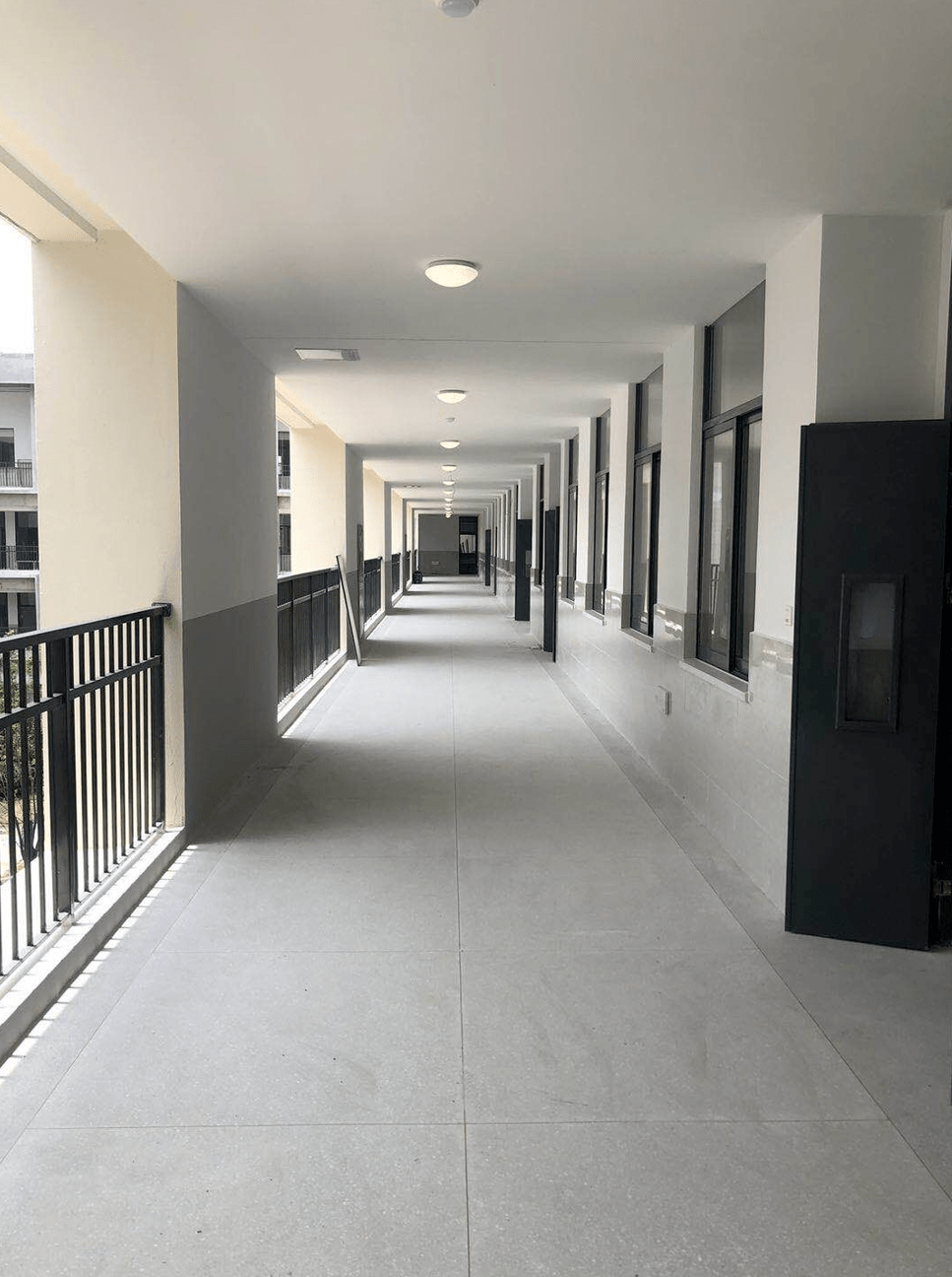 学校地胶走廊设计效果图，打造舒适、安全、美观的校园新风貌