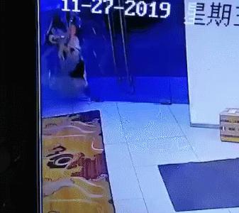 重型玻璃门的好处及其应用优势分析