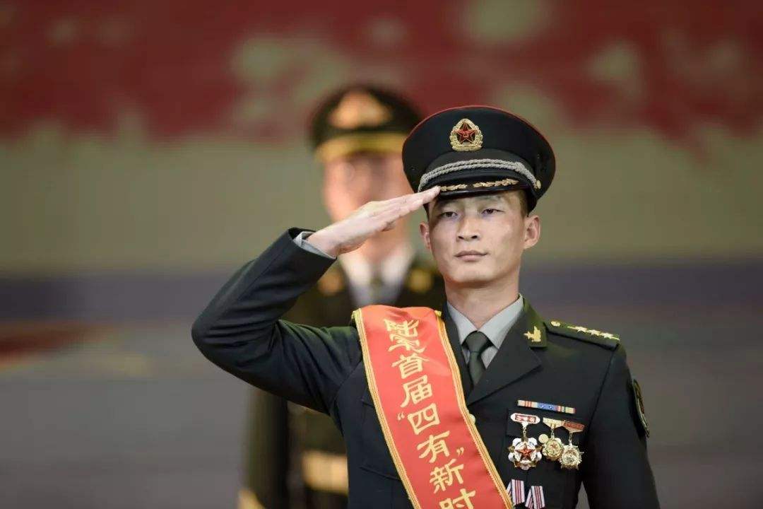 部队士官长的待遇，荣誉与责任的体现