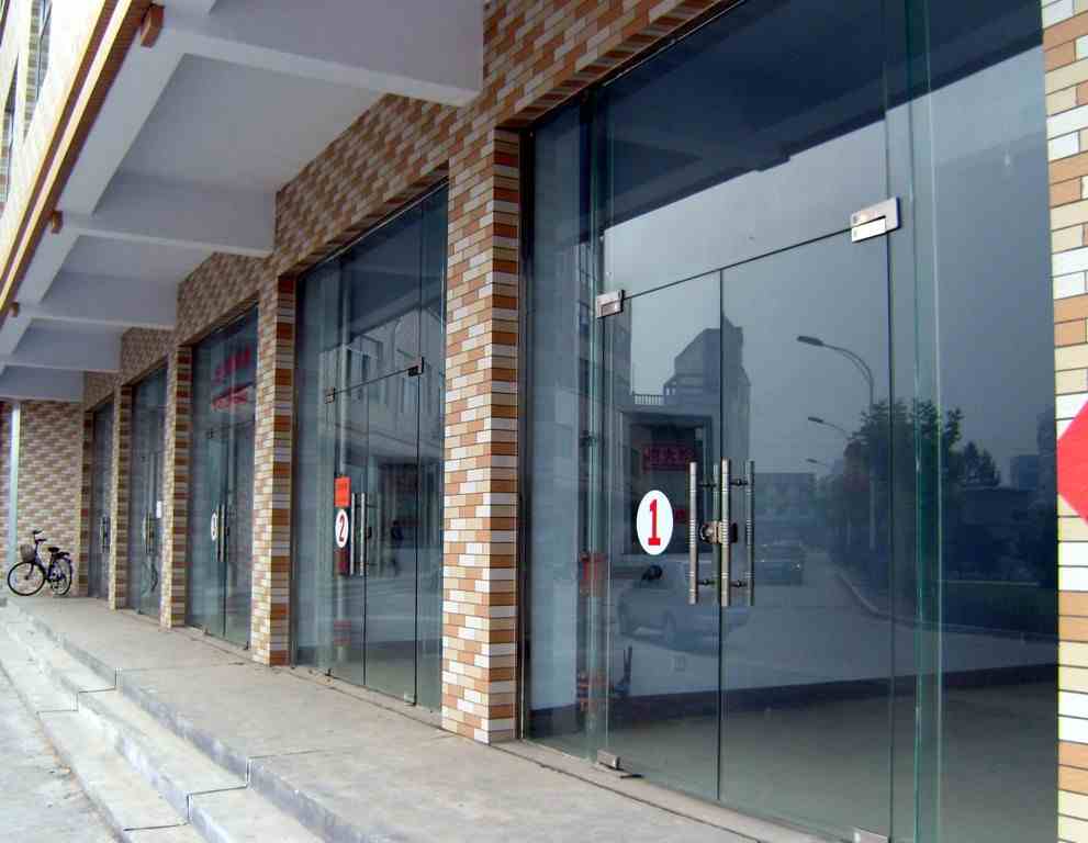 深圳电动玻璃门，现代建筑的优雅入口