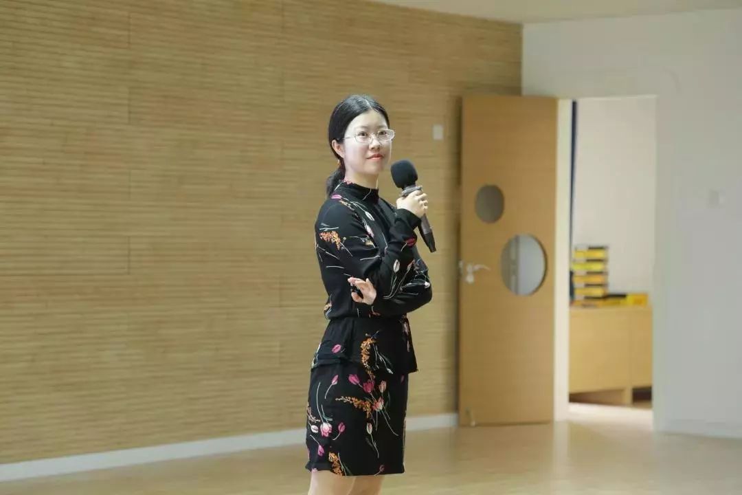 童杏的专家，一位引领儿童成长领域的杰出人物