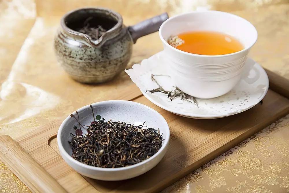 用红茶的饮料，品味、文化与价值