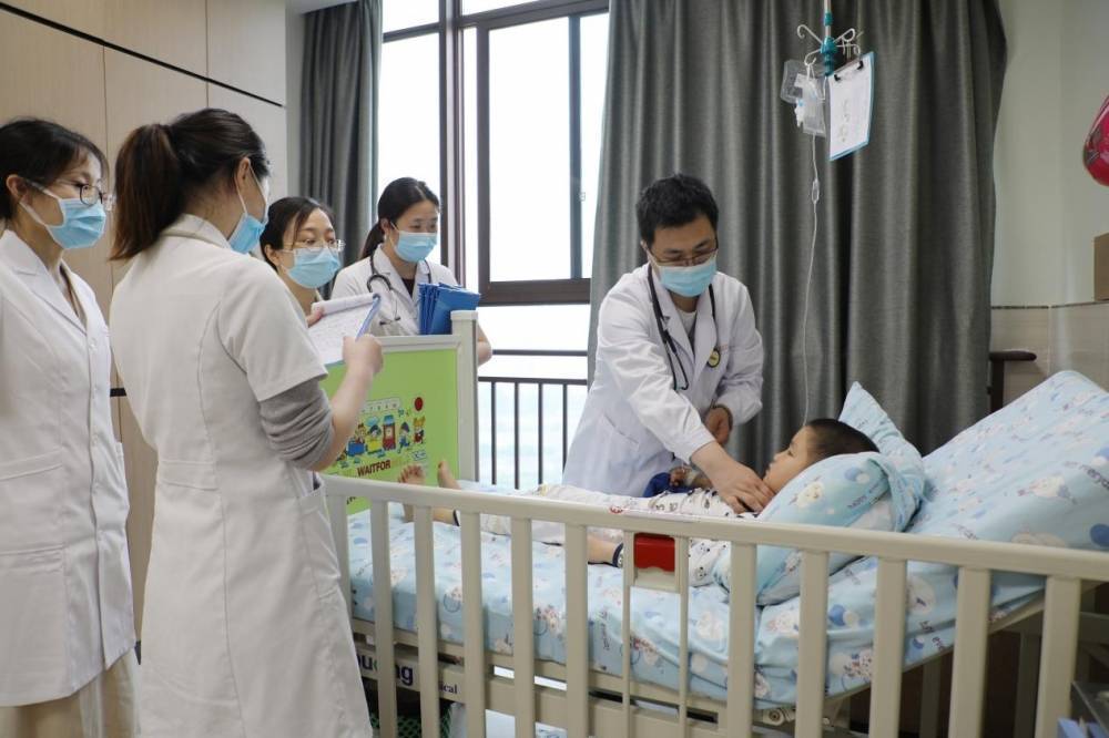 重庆儿科特需门诊专家，守护儿童健康的坚实后盾