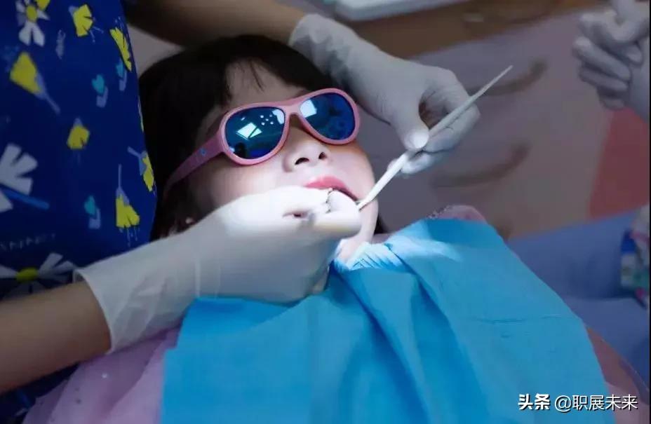 儿童医院口腔外科专家——守护儿童口腔健康的守护者