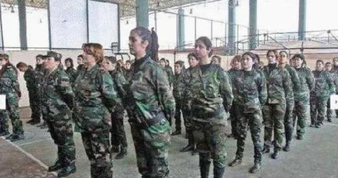 兵营女兵的真实待遇，挑战与机遇并存
