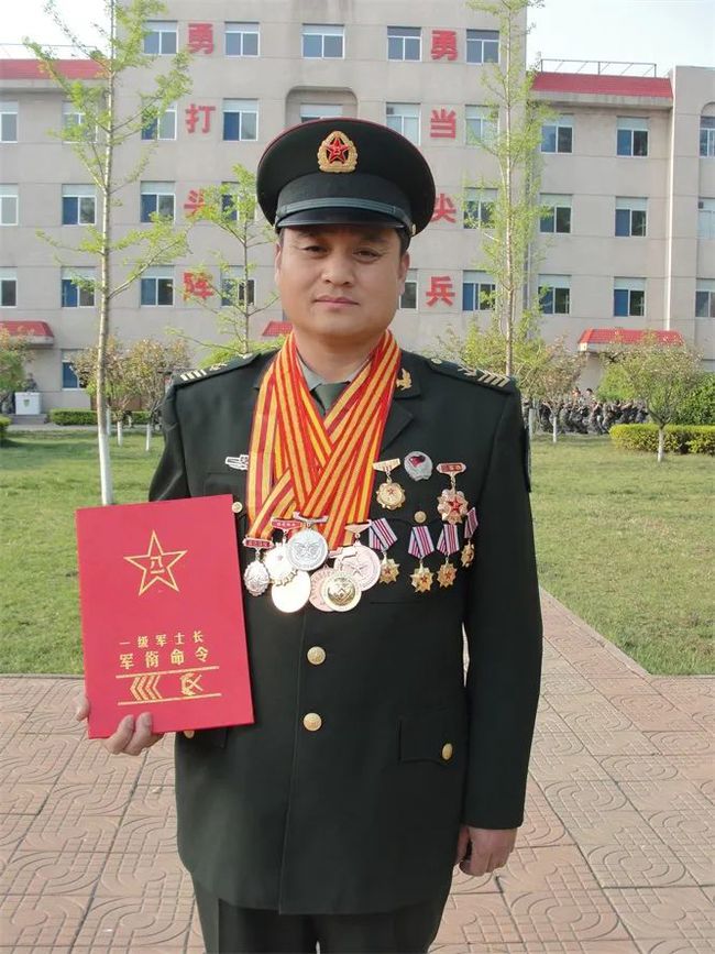一级军士长的待遇，荣耀与责任的体现