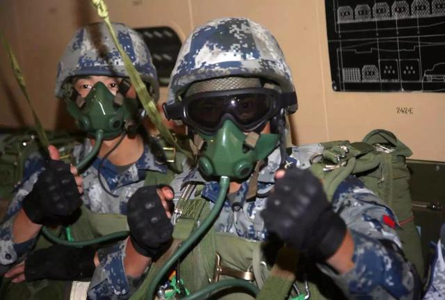 伞兵身上全部装备详解，数量与种类