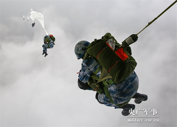 SX-1伞兵突击车，空降兵的新锐利器