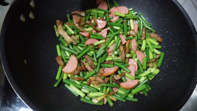 鸡蛋花炒火腿，一道家常美食的魅力与故事