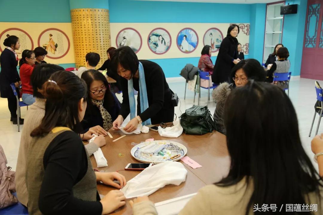 一本未拆封的书，探寻未知世界的神秘钥匙