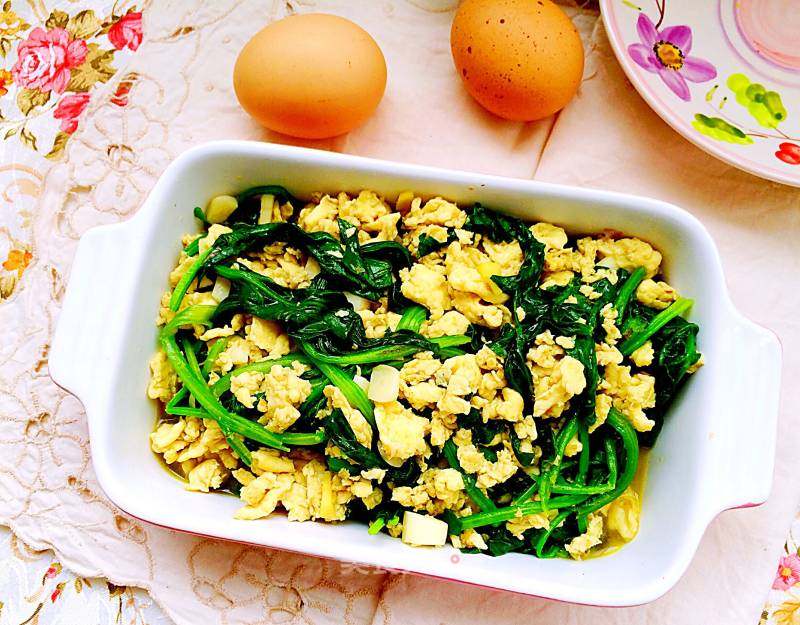菠菜炒蛋花，一道美味营养的健康佳肴