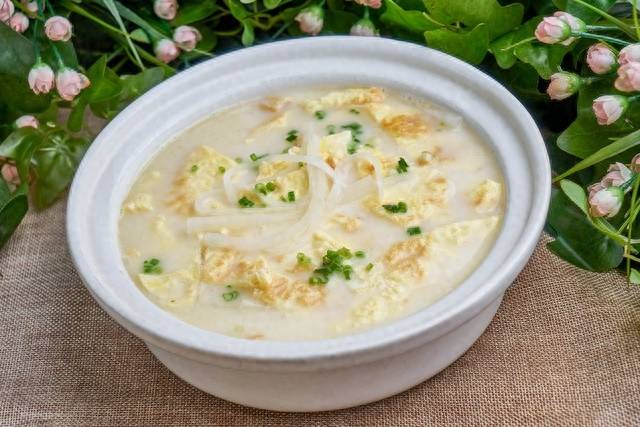 白萝卜蛋花，营养美食与健康养生