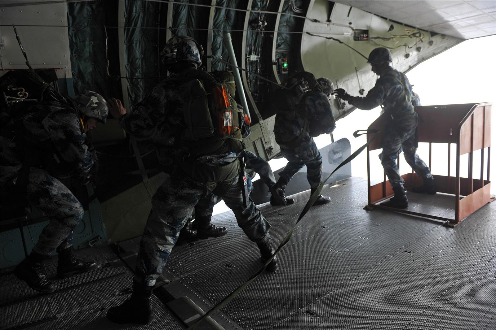空降兵军伞兵的任务与行动，深入解析军伞兵的角色与职责