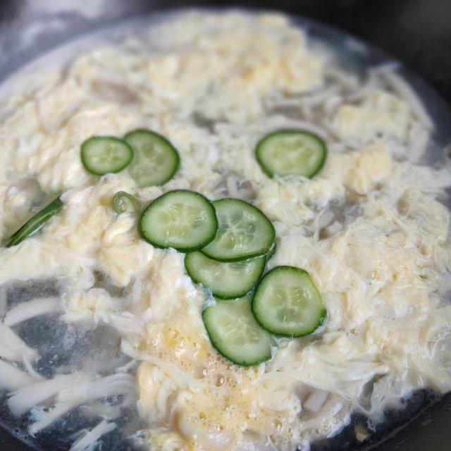 蛋花鸡丝汤，一道家常美食的烹饪与品味